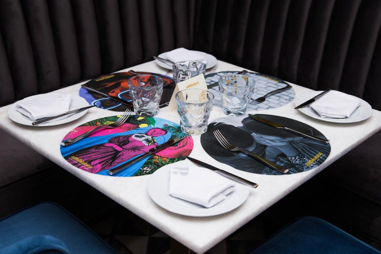 Ambiance Boutique Art Hotel Lahore Extérieur photo Placemats