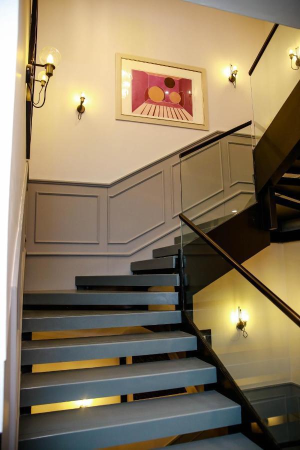 Ambiance Boutique Art Hotel Lahore Extérieur photo A wainscoting on a staircase