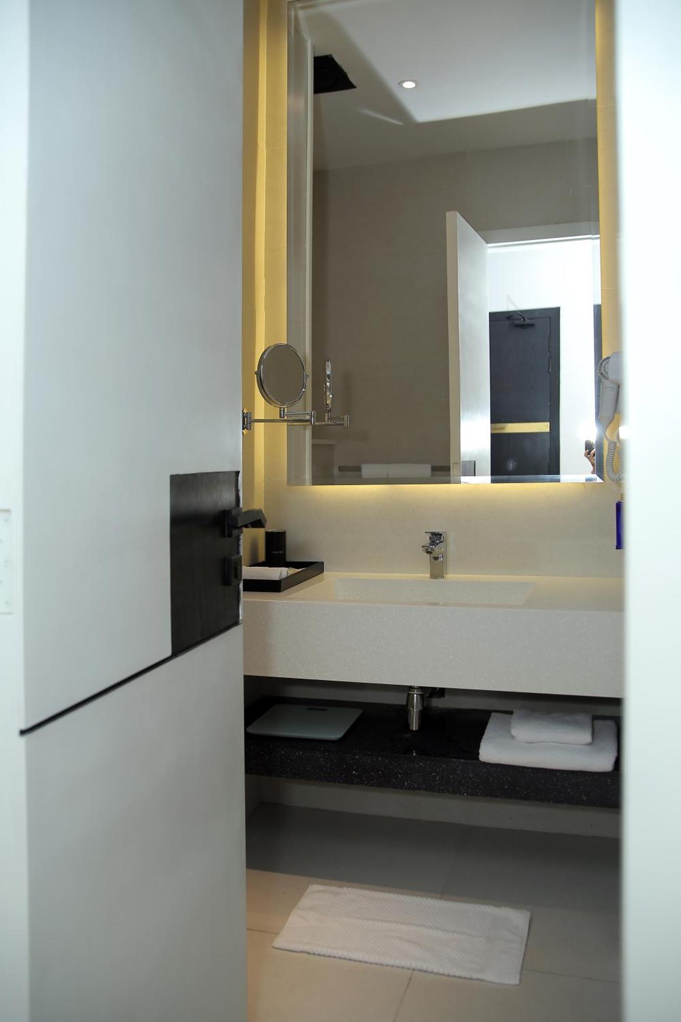 Ambiance Boutique Art Hotel Lahore Extérieur photo Bathroom