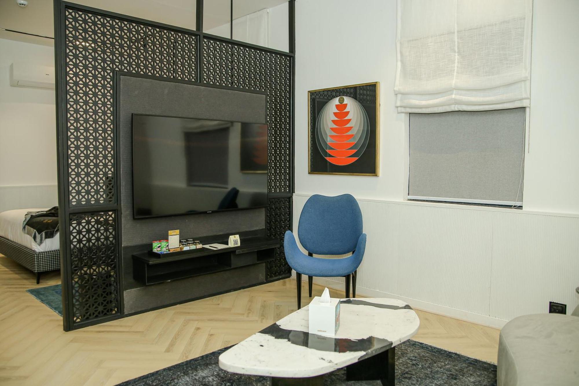 Ambiance Boutique Art Hotel Lahore Chambre photo A room divider
