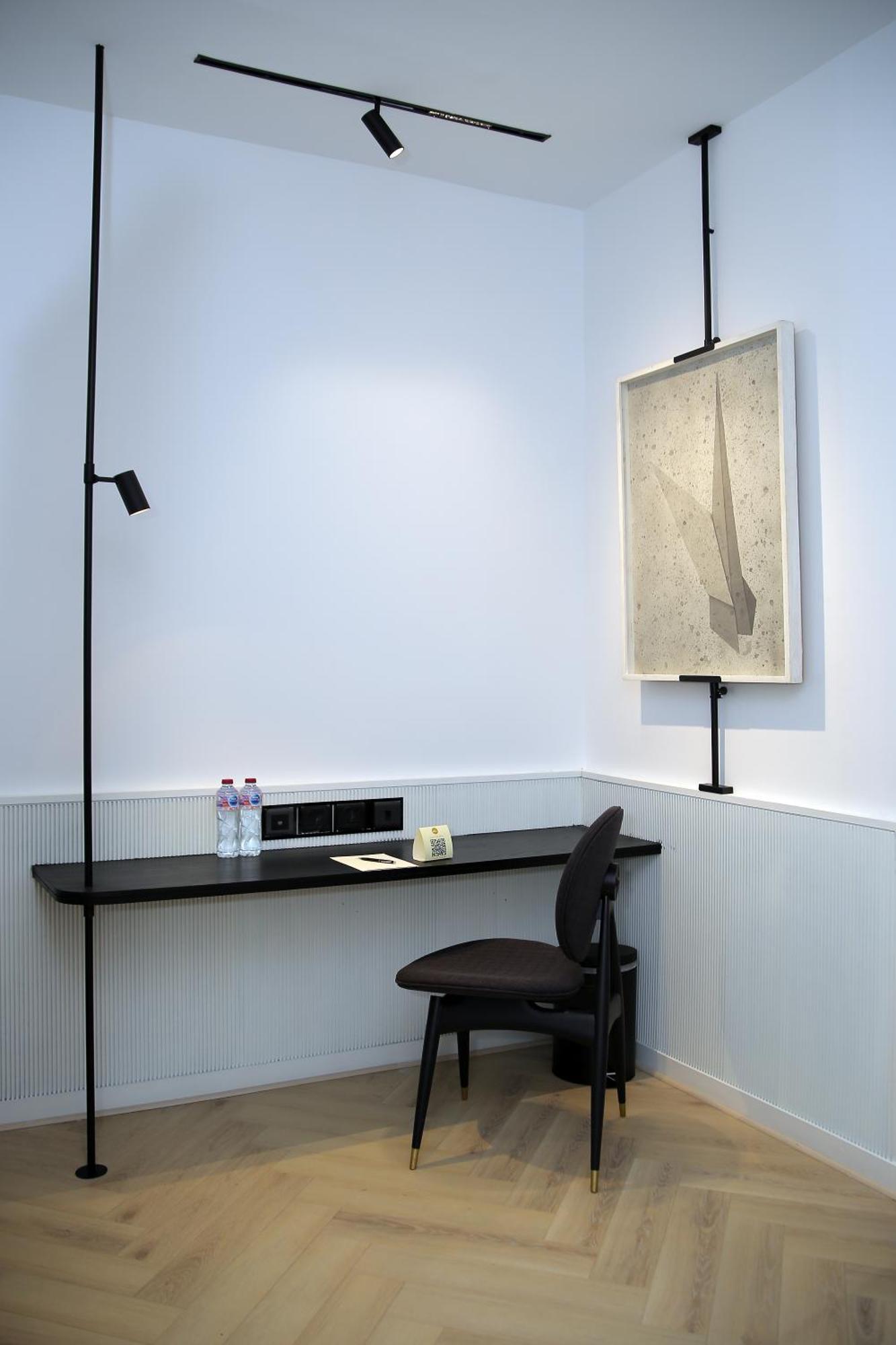 Ambiance Boutique Art Hotel Lahore Chambre photo Floor and table lamps